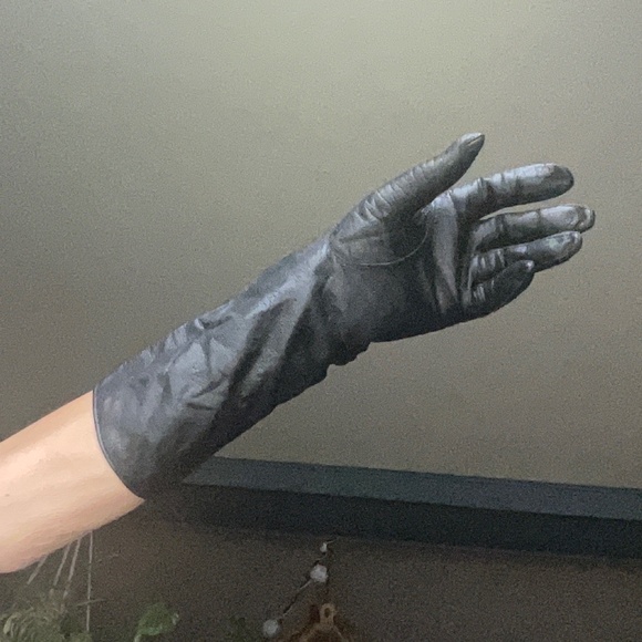 Vintage 1950s Black Leather Gloves Made by Regency for Alexander’s Brand.7 1/2 - Picture 2 of 8